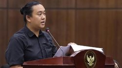 Komnas HAM Jenguk Andrie Yunus di RSCM dari Balik Jendela